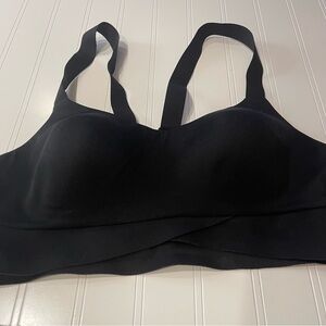 Victoria’s Secret On Point Medium Black Sports Bra No Underwire Pullover